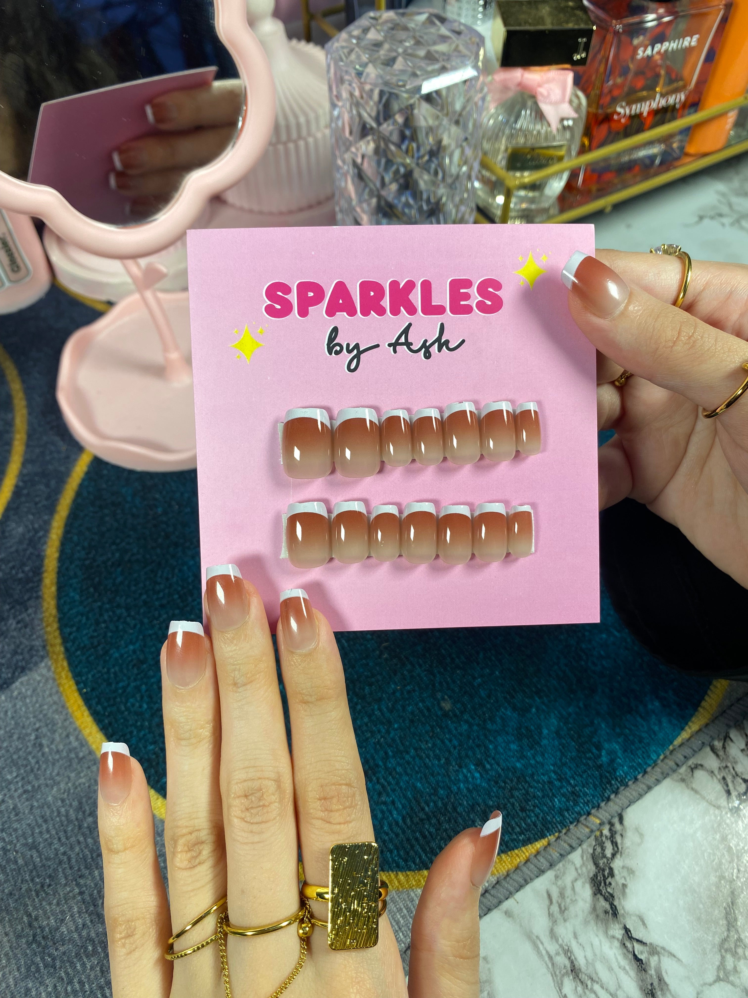 Trendy French nails 💅 ( free application kit )