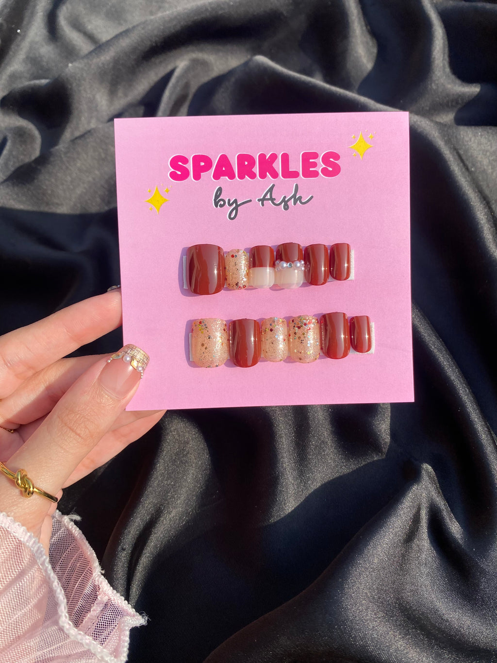 🌷maroon sparkly nails- free application kit