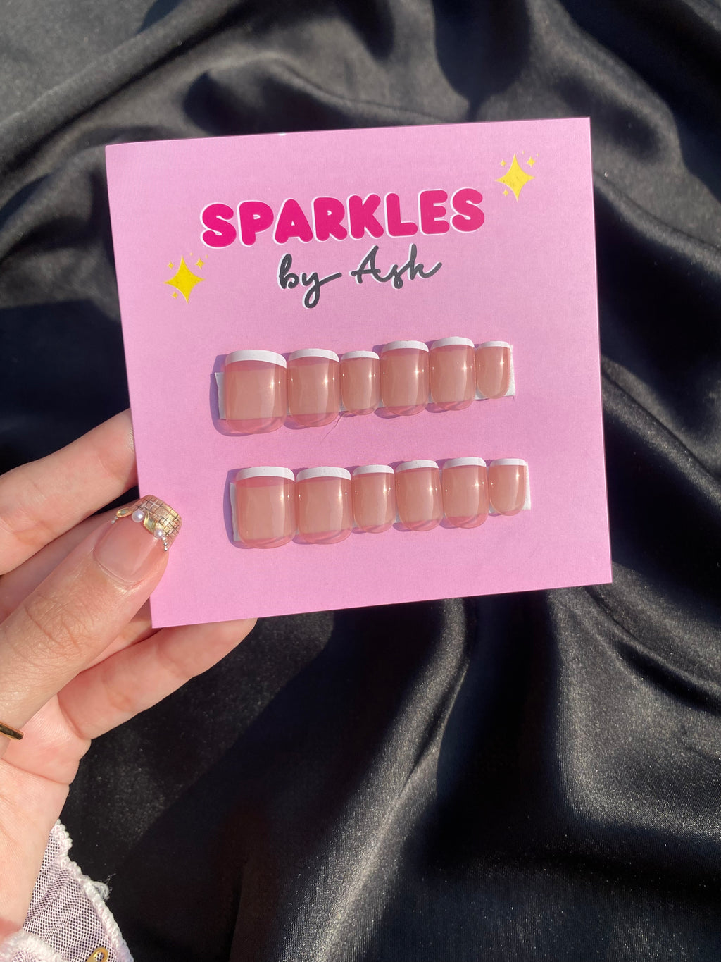 🌷Soft pink french nails- free application kit