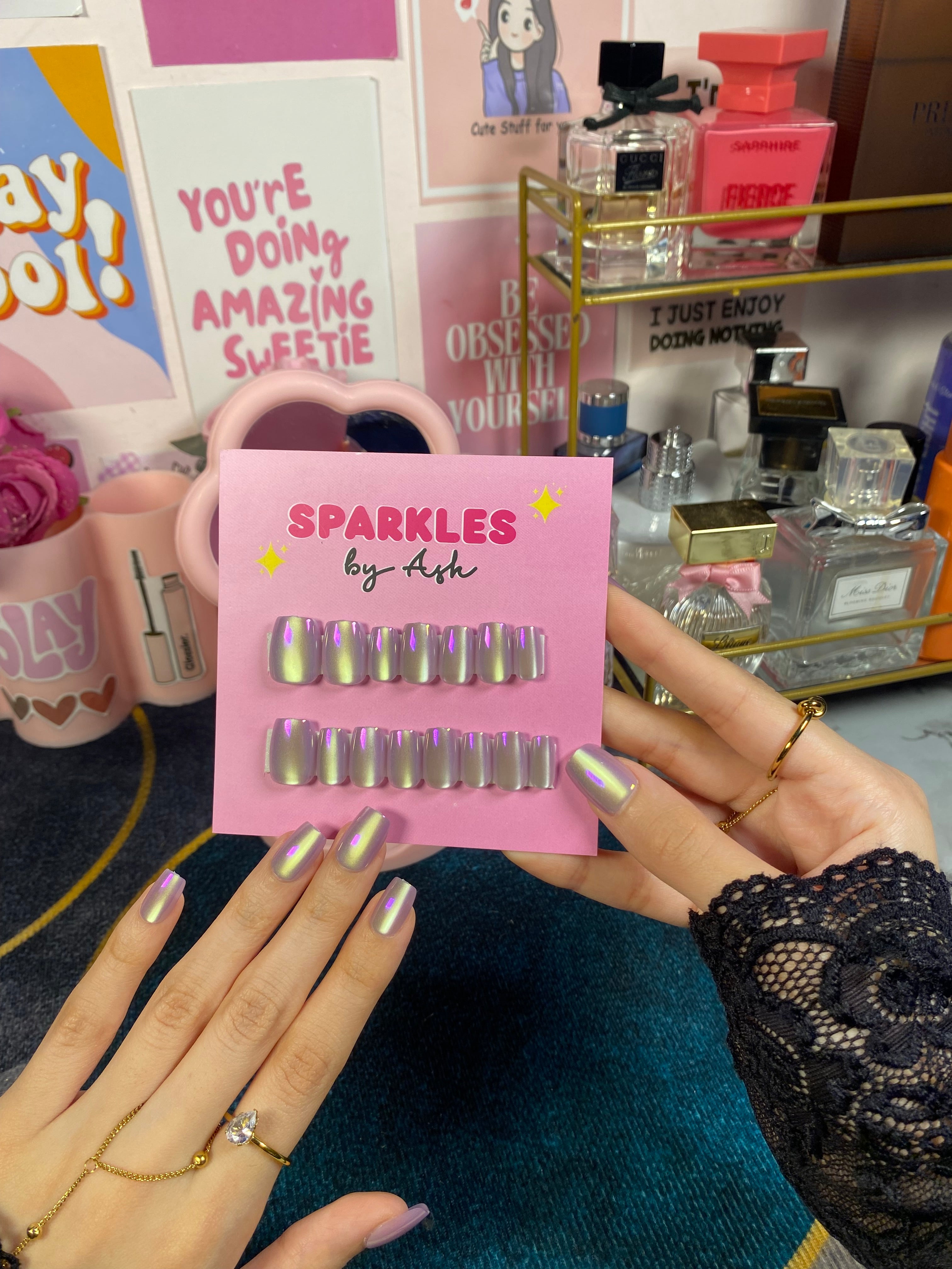 Trendy cat-eye nails 💅 ( free application kit )