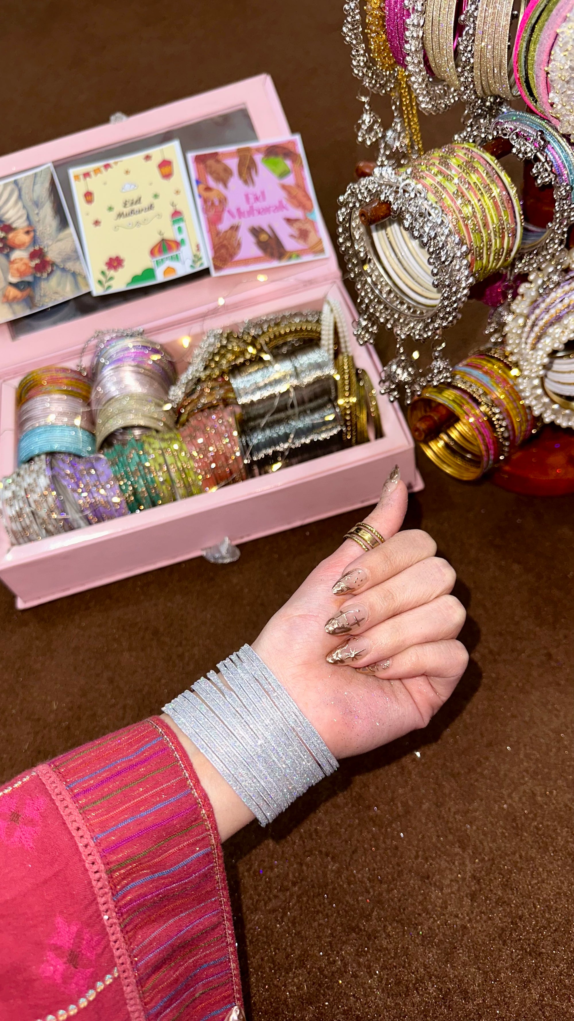 Shimmery metal bangles 🤍✨