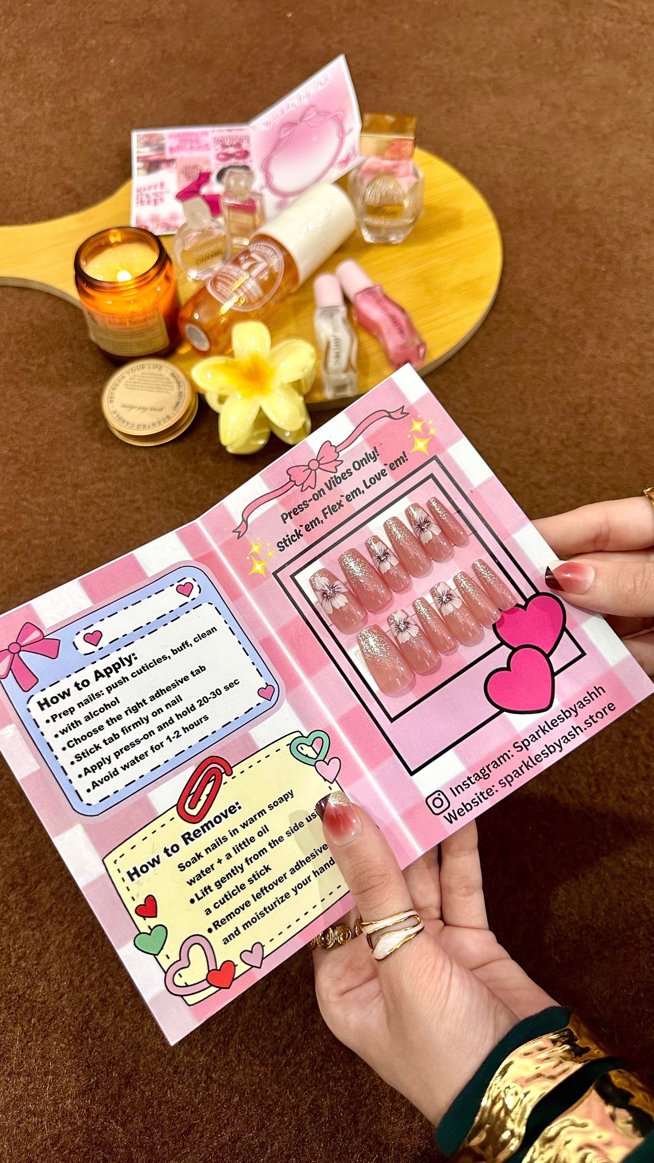 Glittery floral nail set 💕