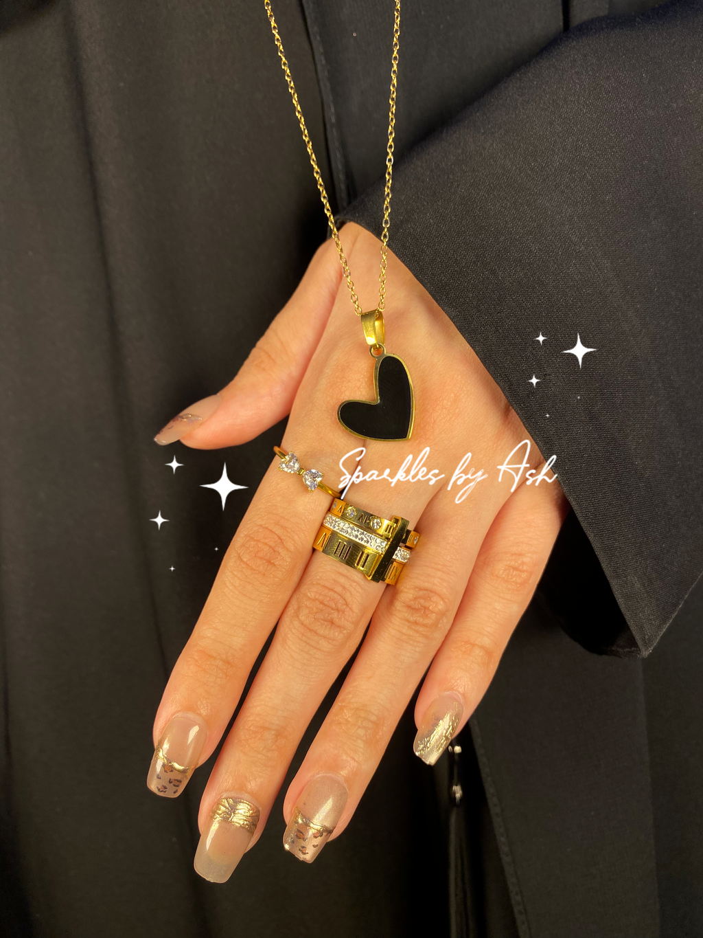 Trendy Heart necklace 🖤