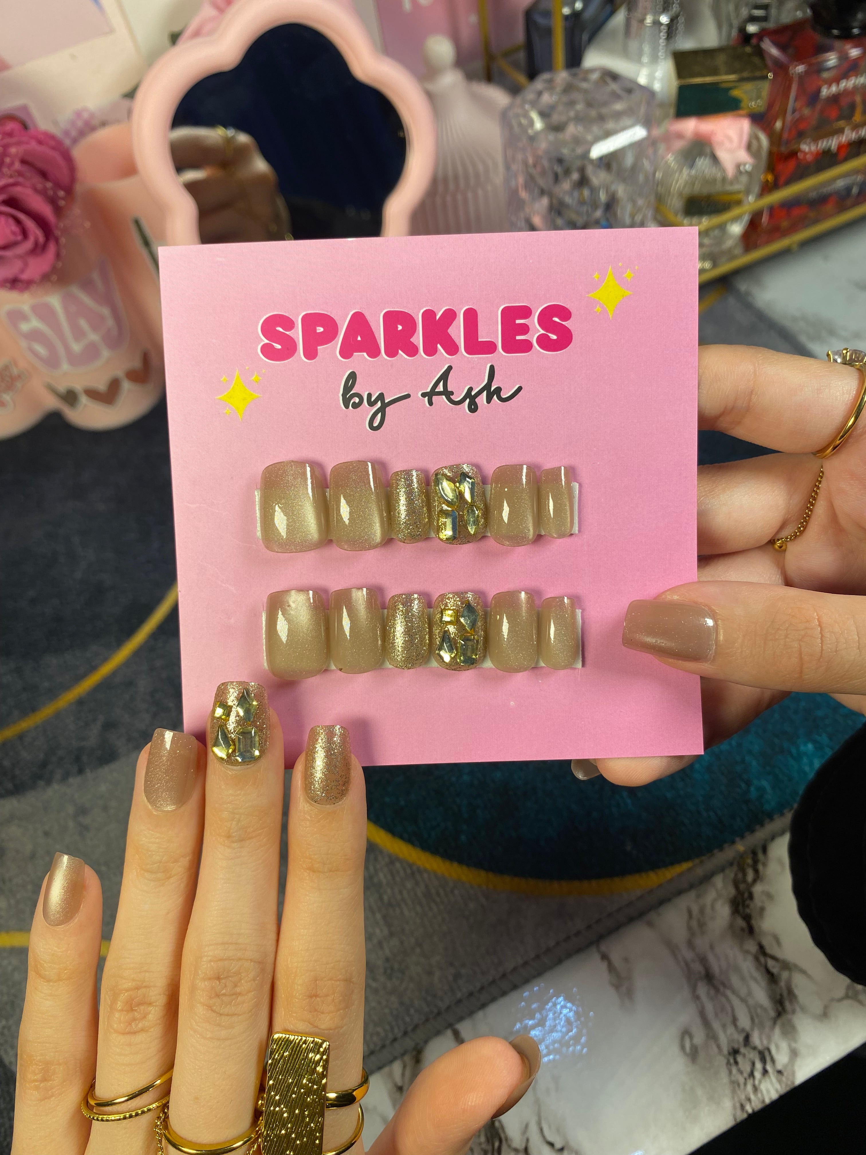 Shimmery cat eye nails 💅( free application kit )