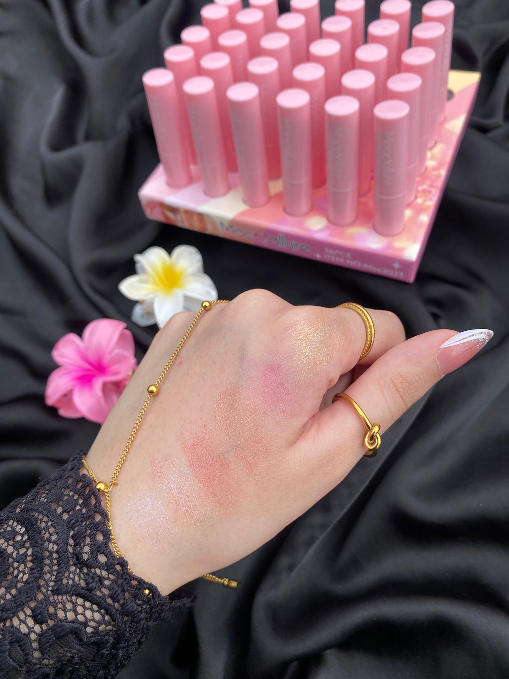 Eyeshadow and highlighter glitter sticks ✨