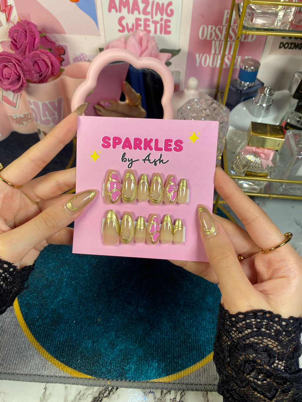 Luxury butterfly nails💅 ( free application kit)