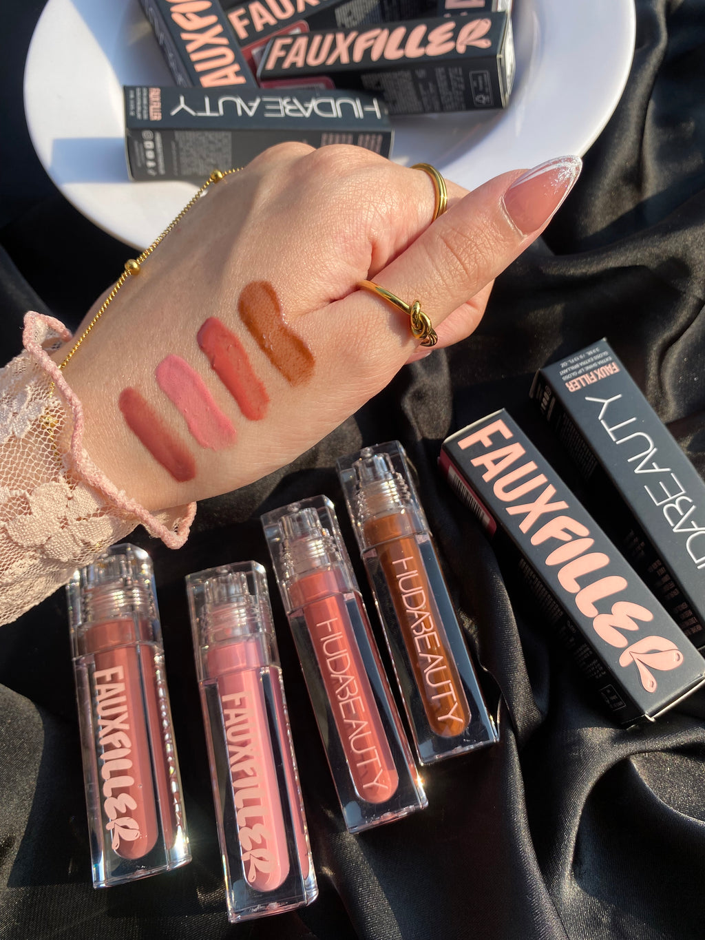 Huda beauty fauxfiller extra shine gloss 🎀