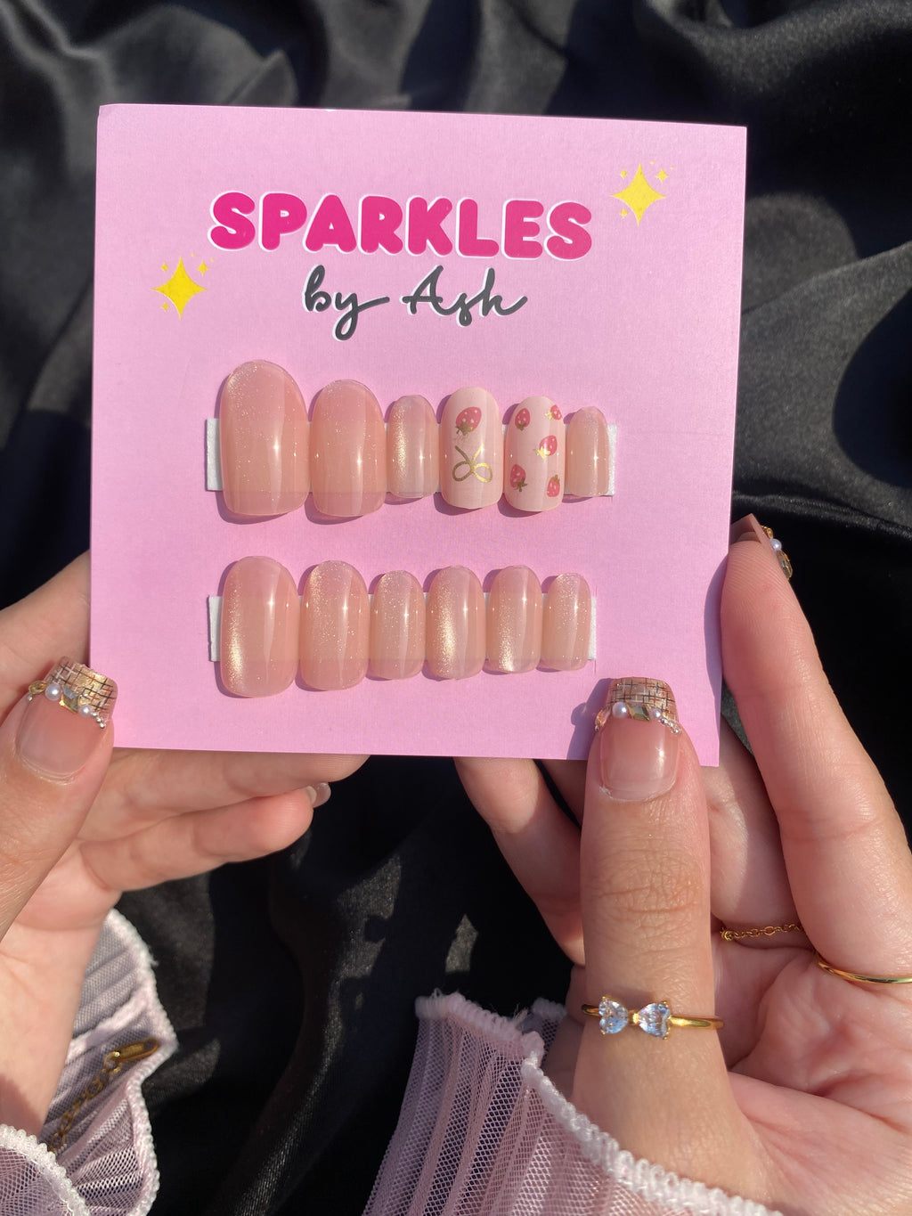 🌷Strawberry cat eye nails- free application kit