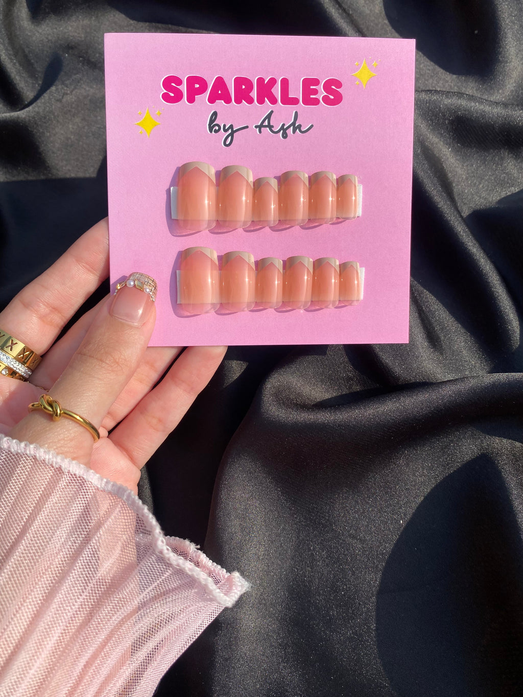 🌷Soft Nude Nails- free application kit