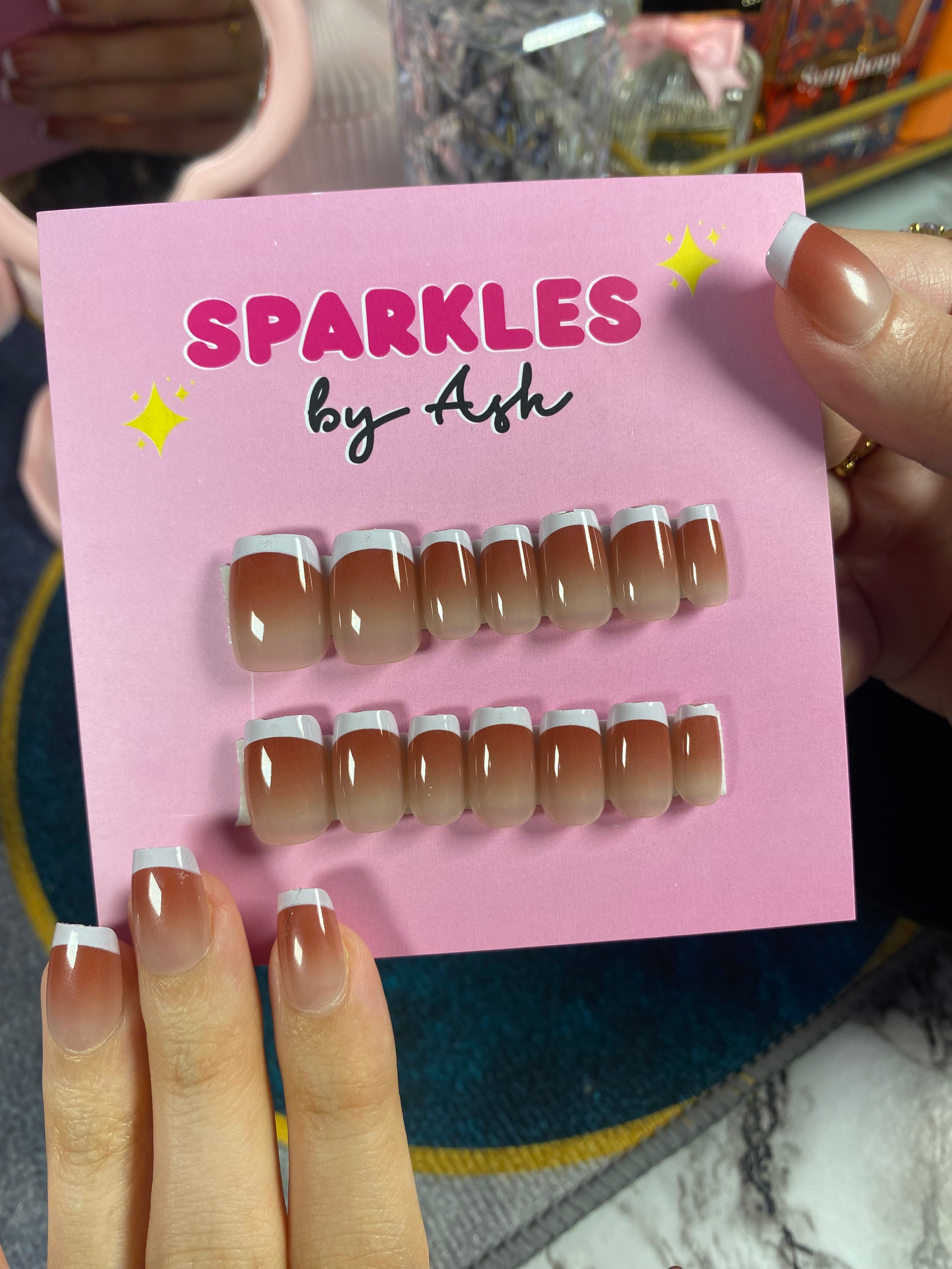 Trendy French nails 💅 ( free application kit )