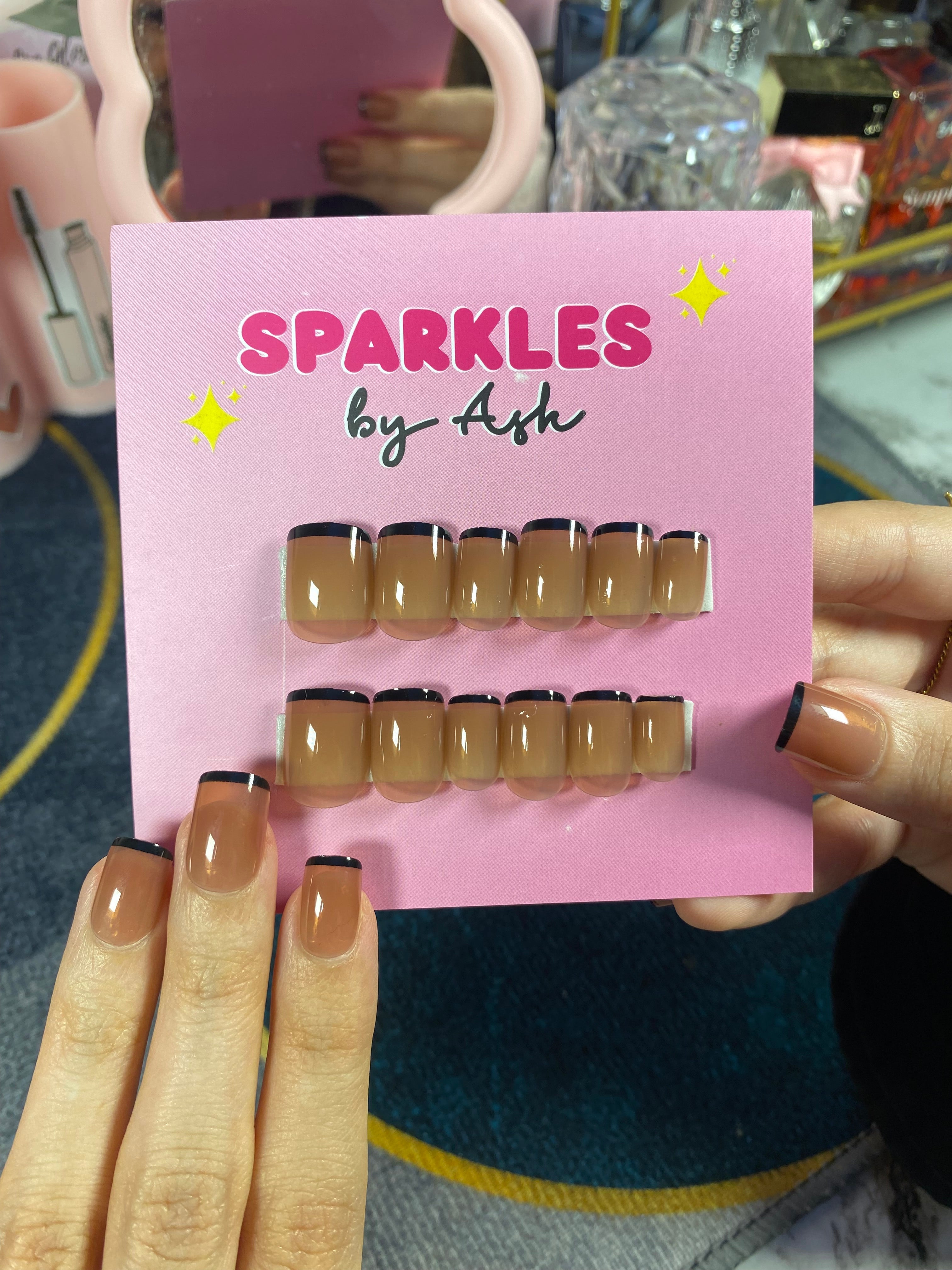 Nude n black nails 💅 ( free application kit )