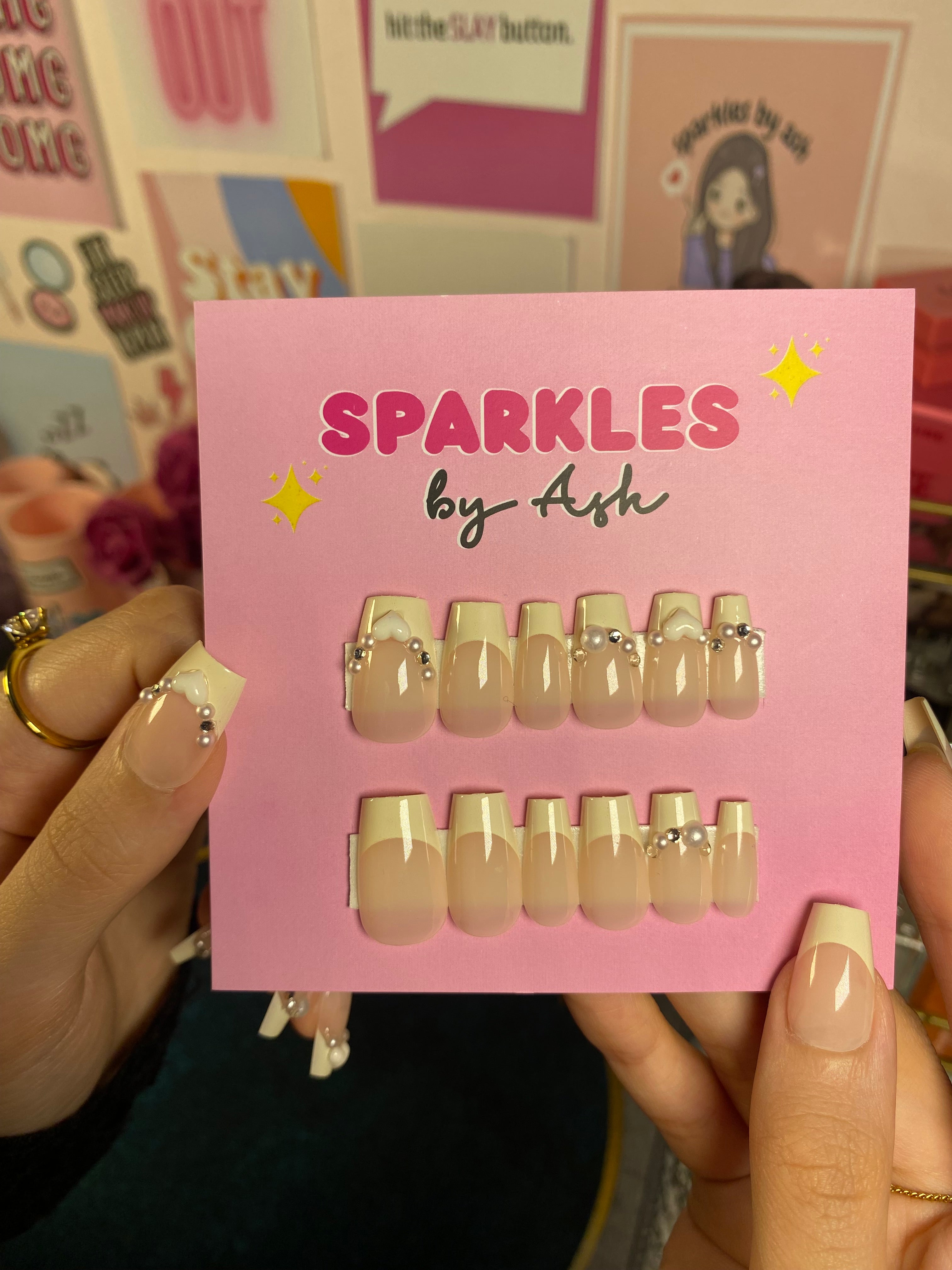 Trendy French nails 💅 ( free application kit )