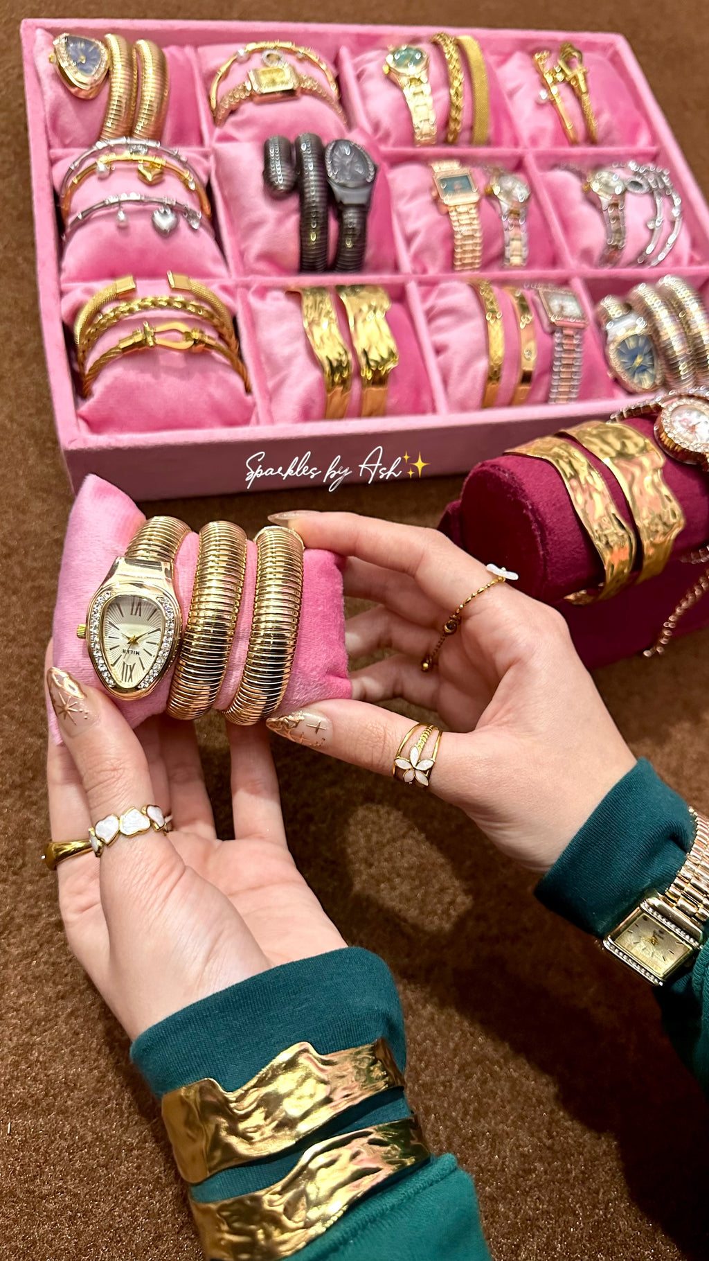 Luxury ribbed Snake watch