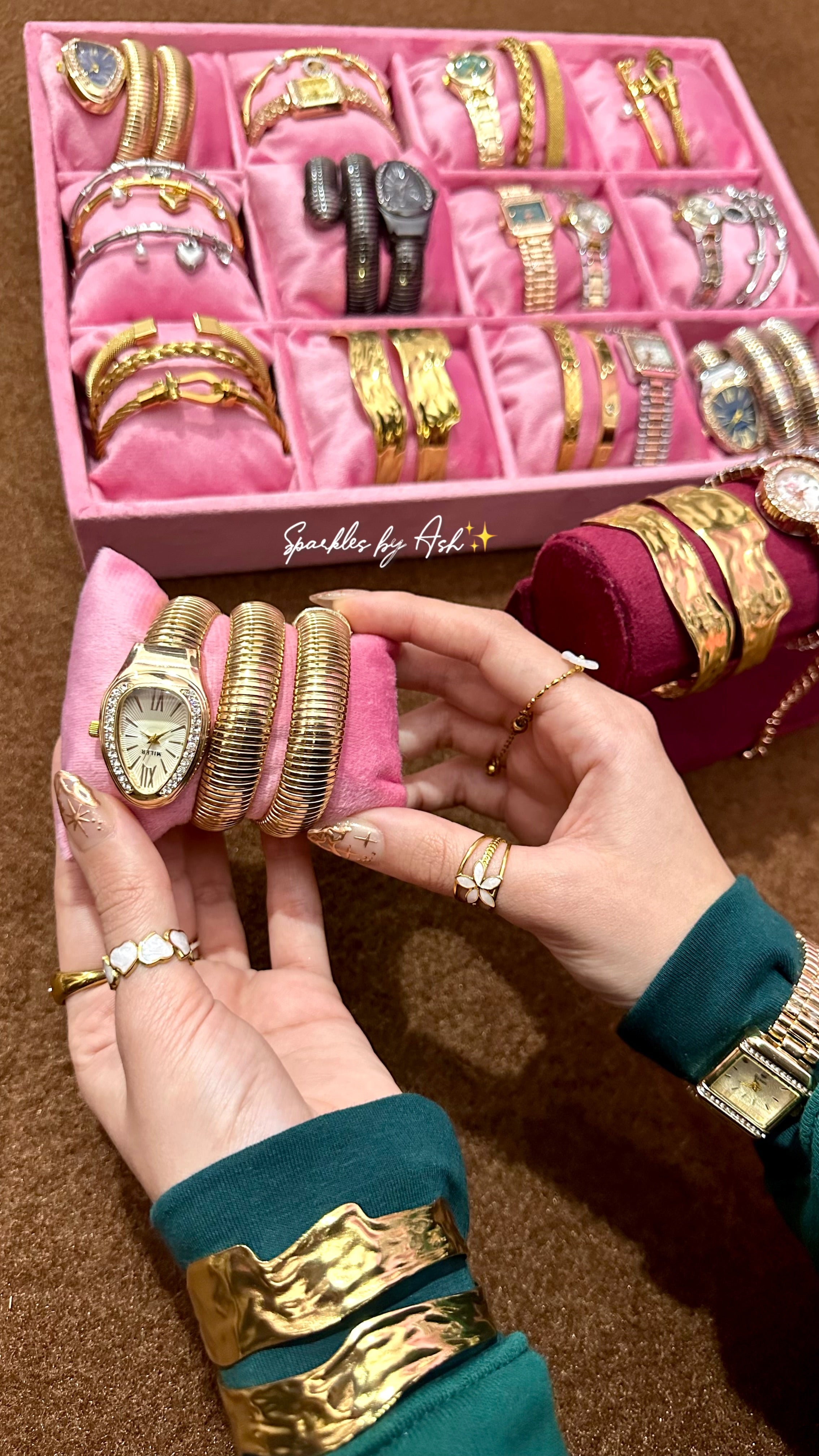 Luxury ribbed Snake watch